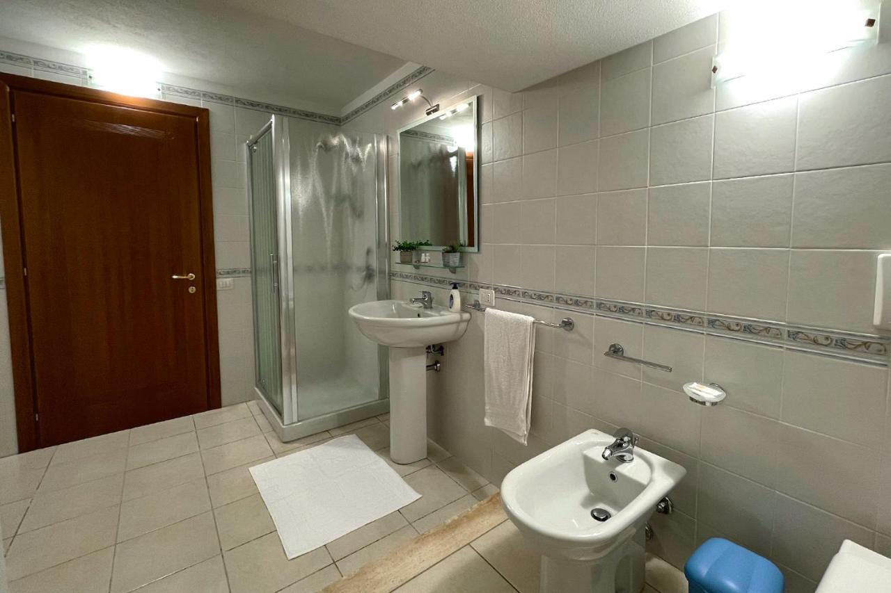 Aristanis Home Vacation Apartment オリスターノ エクステリア 写真