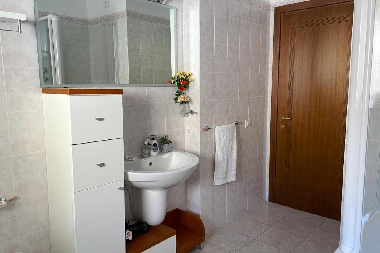 Aristanis Home Vacation Apartment オリスターノ エクステリア 写真