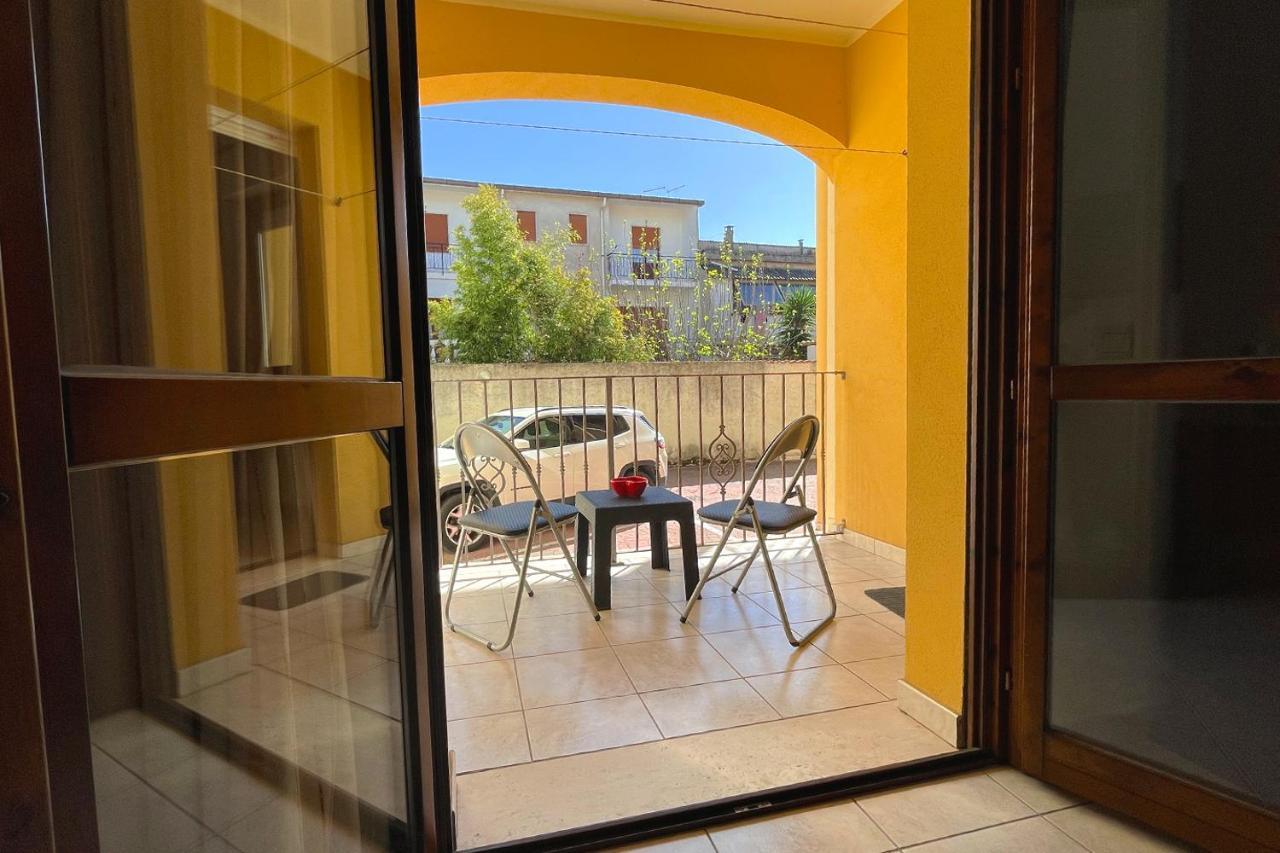 Aristanis Home Vacation Apartment オリスターノ エクステリア 写真