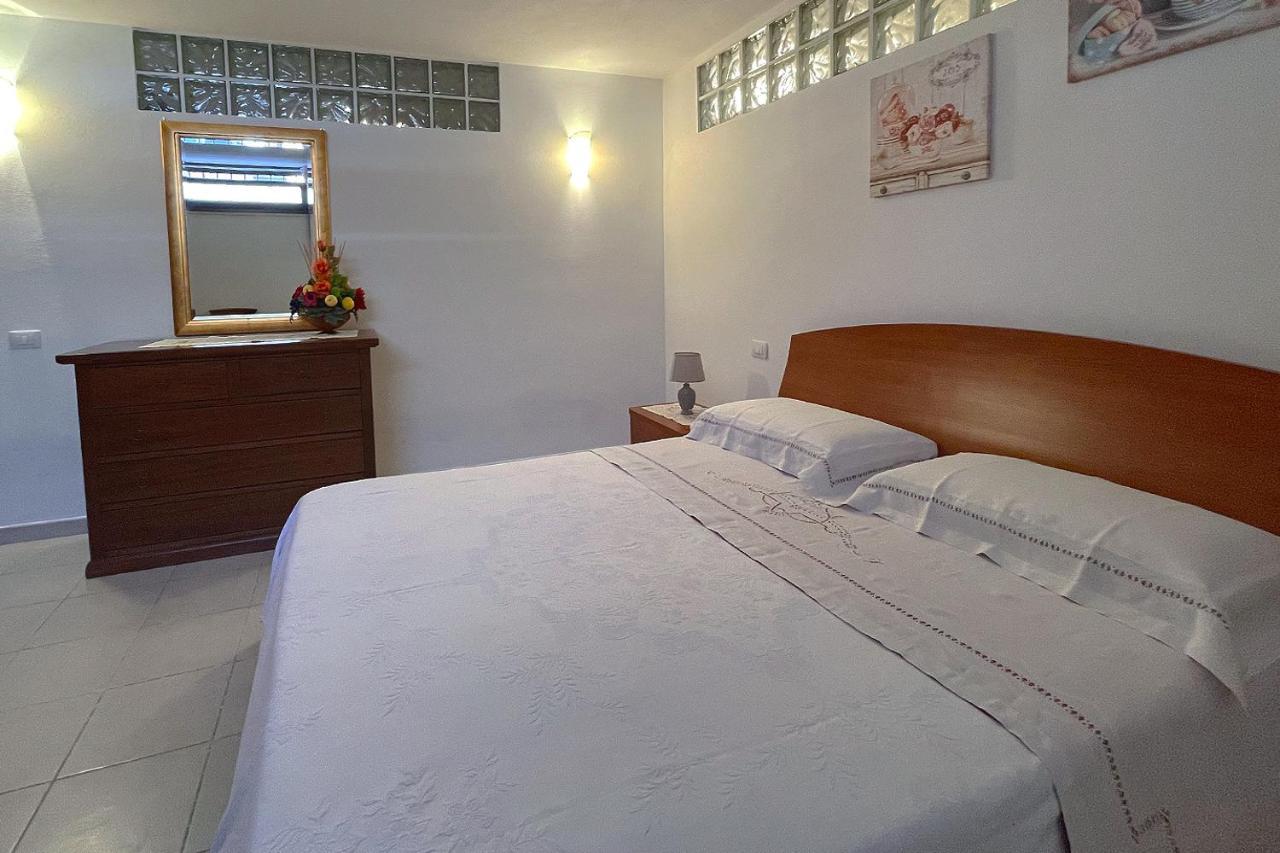 Aristanis Home Vacation Apartment オリスターノ エクステリア 写真